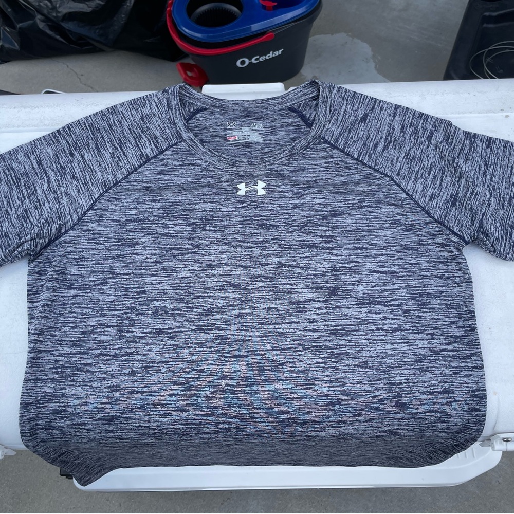 Under Armour Women’s Small Shirt